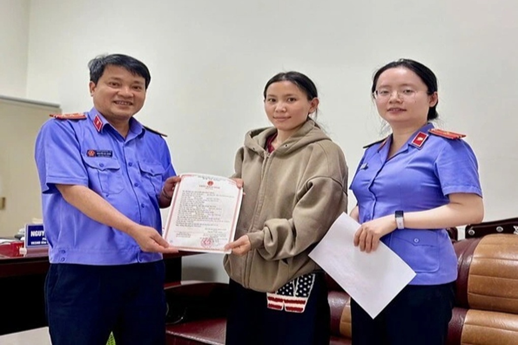 Cấp nhanh giấy khai sinh cho bé gái gần 1 tuổi đang cấp cứu - 1 Cấp nhanh giấy khai sinh cho bé gái gần 1 tuổi đang cấp cứu - 1