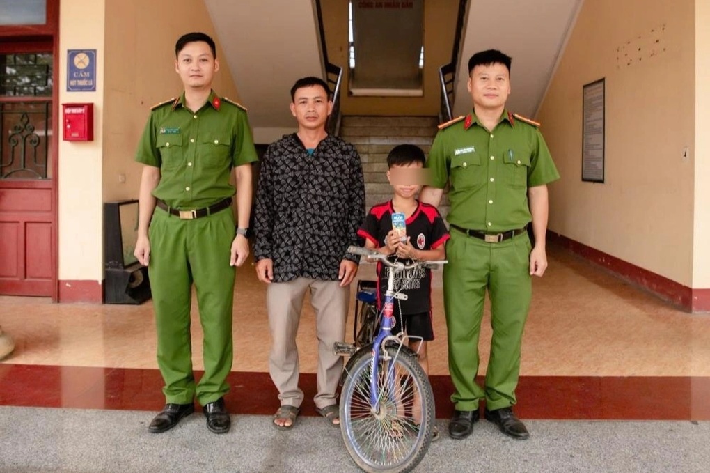 Bé trai 9 tuổi đạp xe đi lạc hơn 35km từ Nghệ An sang Hà Tĩnh - 2