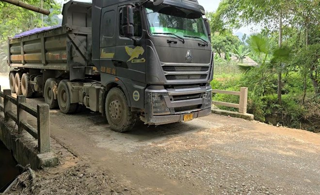 Cây cầu xuống cấp nghiêm trọng ở Lào Cai