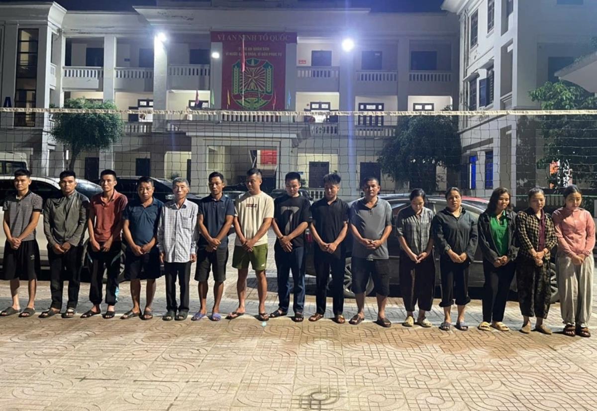 Các đối tượng trong đường dây đánh bạc bị bắt giữ.