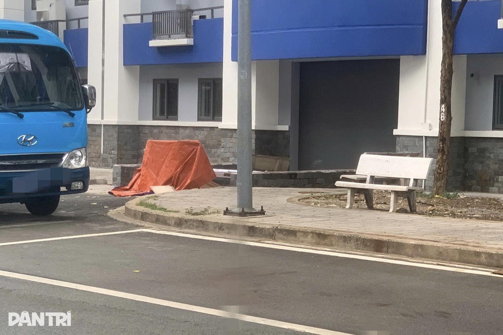 Nữ sinh rơi lầu tử vong trong Đại học Quốc gia TPHCM - 1