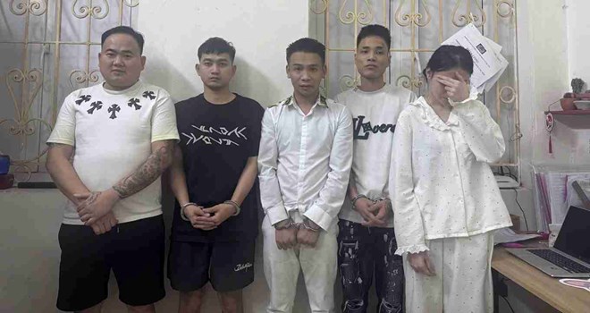 Bắt nhóm nam nữ sử dụng ma túy tại quán karaoke ở Hưng Yên