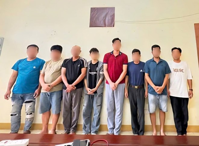 Bắt quả tang 8 người đánh bạc trong lán trại công trình ở Ninh Bình