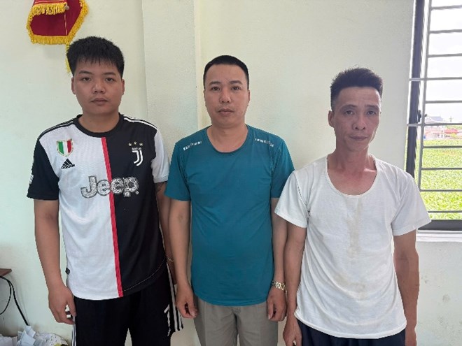 Bắt giữ 3 đối tượng đánh bạc bằng hình thức liêng trong dịp nghỉ lễ ở Hưng Yên