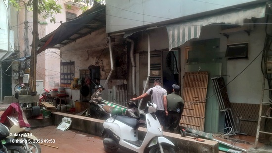 Quán cơm ngon Bắc Ninh bị phạt vì lấn chiếm vỉa hè, thiếu giấy phép. Ảnh phường Cầu Giấy