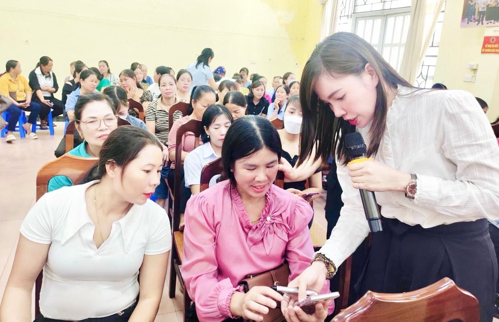 "Bẫy tình" trên mạng xã hội nhắm vào phụ nữ đơn thân- Ảnh 1.