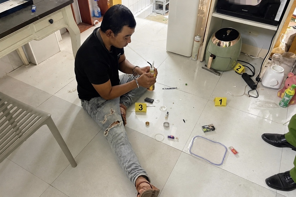 Chiêu trò tráo mẫu nước tiểu khi bị kiểm tra ma túy ở TPHCM - 2