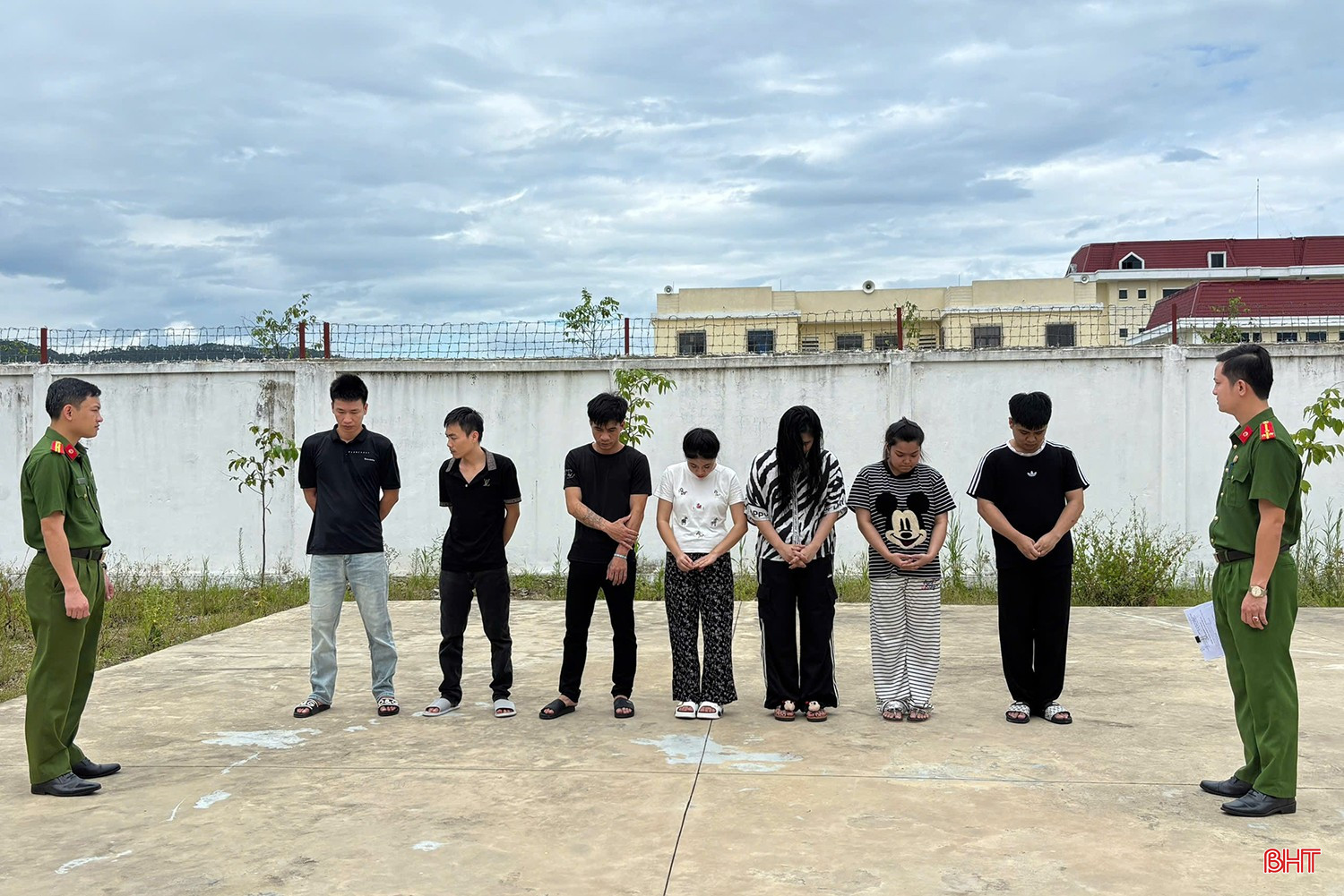 Cơ quan Cảnh sát điều tra đã ra quyết định khởi tố 7 bị can về các tội danh “Rửa tiền” và “Tổ chức sử dụng trái phép chất ma túy”. bqbht_br_cac-doi-tuong-trong-duong-day-bi-co-quan-dieu-tra-bat-giu.jpg