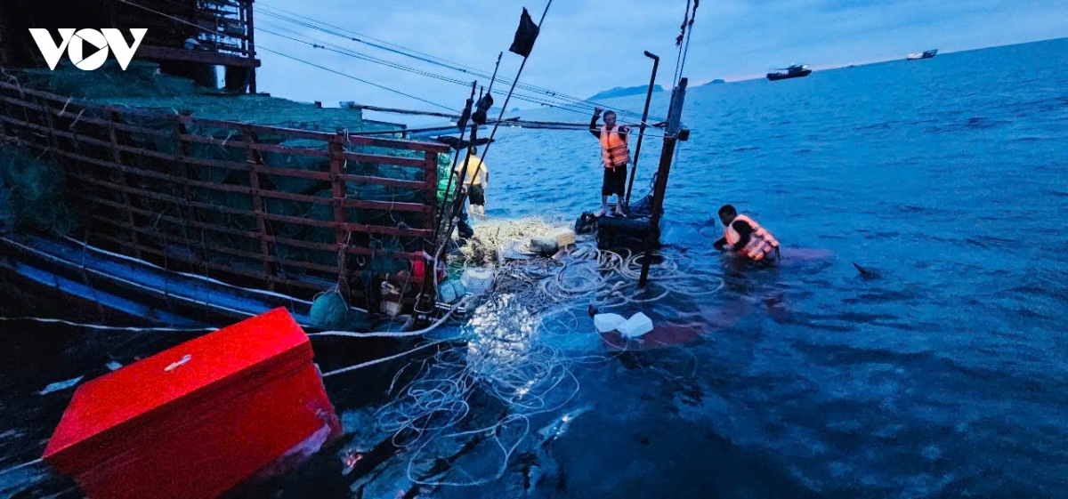 bo doi bien phong quang ninh kip thoi cuu ho 8 ngu dan gap nan tren bien hinh anh 2