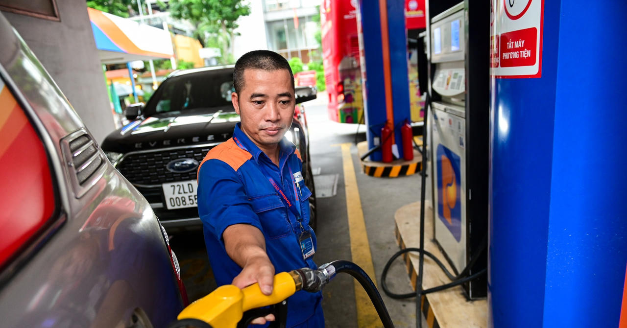 Giá xăng dầu hôm nay 24/5: RON95-III vượt 25.500 đồng/lít