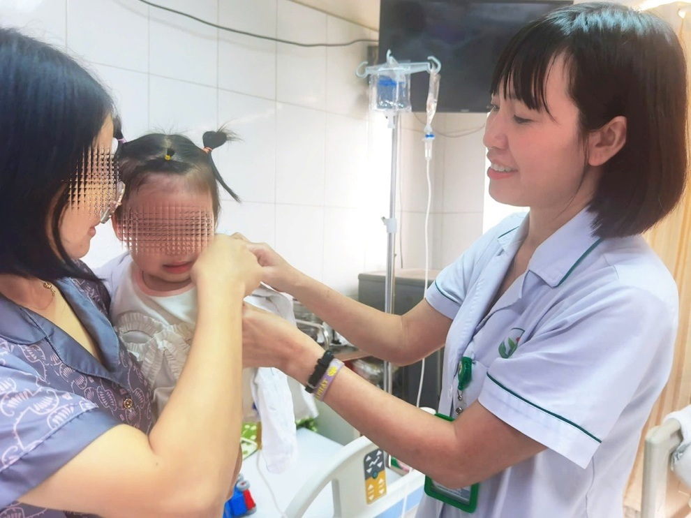 Bé gái 22 tháng tuổi tổn thương nghiêm trọng vùng mặt do chó cắn - 2