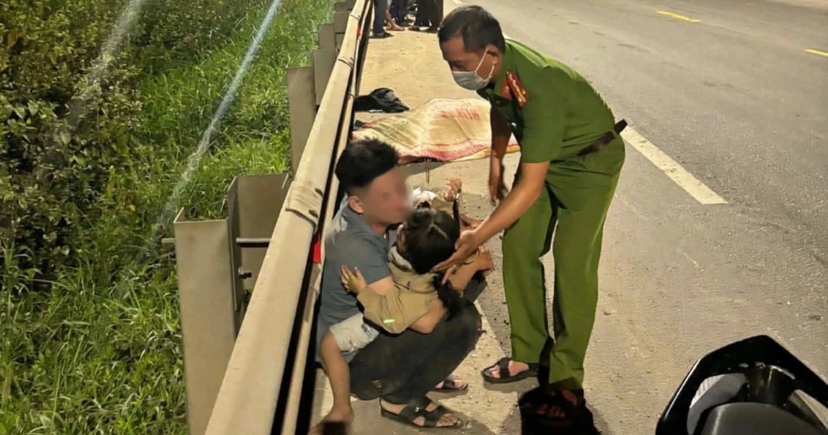 Chồng ôm con thơ khóc ngất bên thi thể vợ bầu sắp sinh
