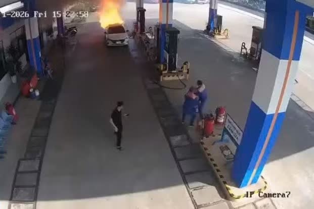 Vu chay oto, Da Nang anh 1