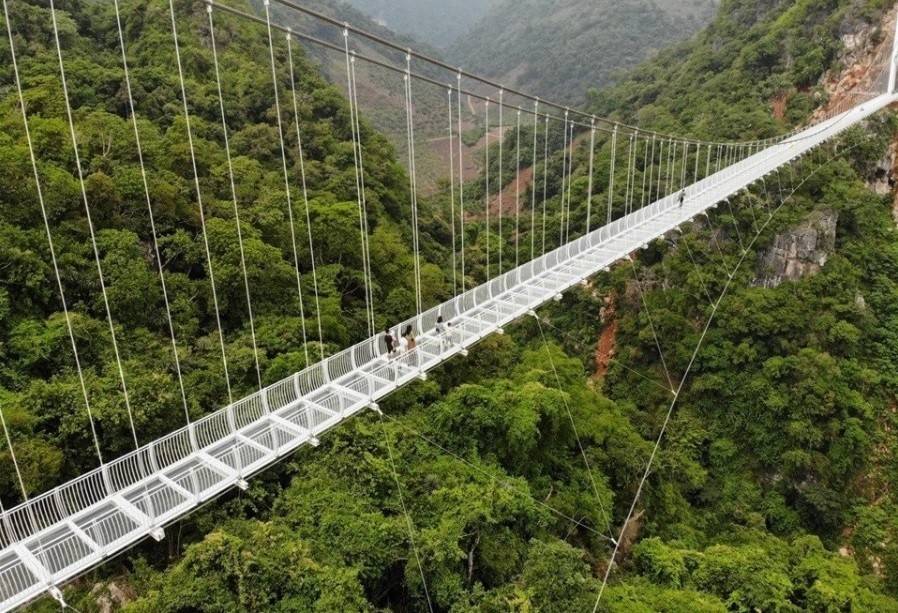 Với chiều dài 632m, cầu kính Bạch Long tại Sơn La đã chính thức vượt qua kỷ lục của Trung Quốc để trở thành cầu kính dài nhất thế giới.