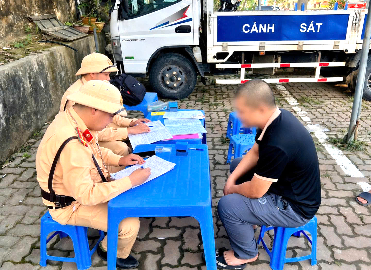 Phú Thọ xử lý hơn 18.000 vi phạm giao thông, phạt gần 39 tỷ đồng trong tháng 5- Ảnh 1.