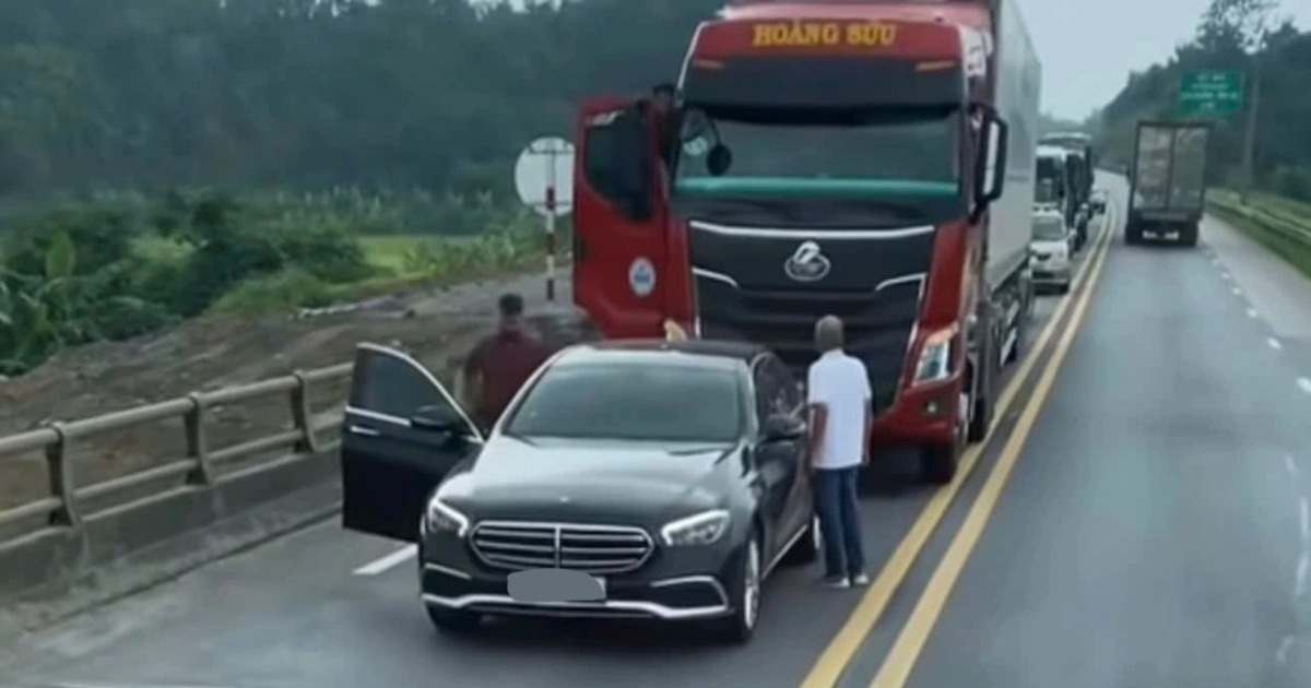 Xác minh clip Mercedes chặn đầu cả dòng xe trên cao tốc Nội Bài