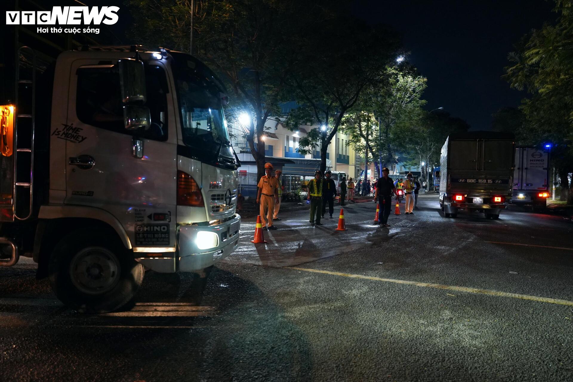 CSGT ‘đột kích’ chợ Bình Điền, phát hiện tài xế không GPLX, dương tính ma túy