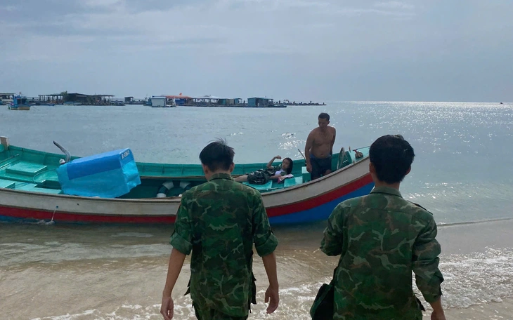 Tiếp tục tìm kiếm giám đốc người Hàn Quốc mất tích khi chèo SUP ở hồ Đá Đen - Ảnh 2.