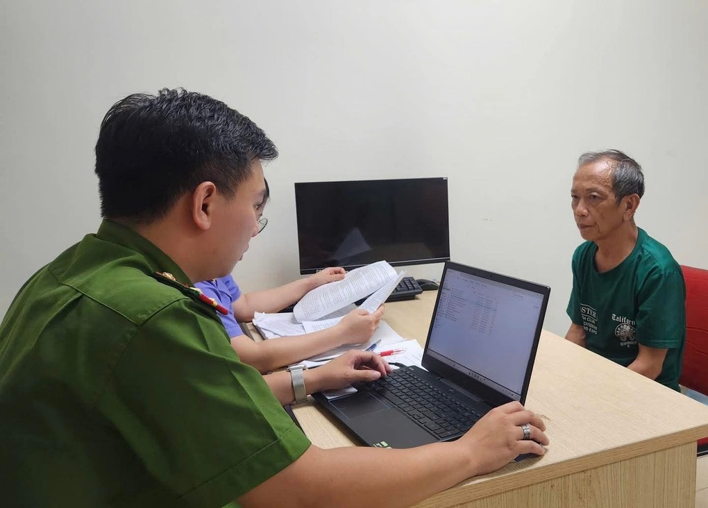 Công an Hà Nội tạm giữ “thần y rởm” lừa chữa bách bệnh bằng nước ion kiềm - 1