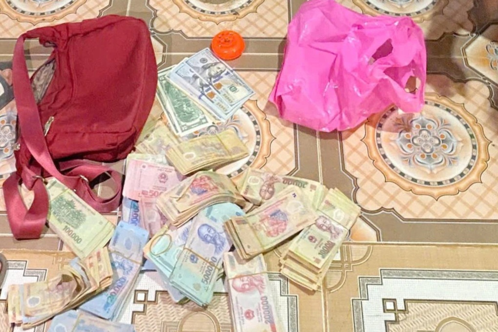 Đi du lịch nước ngoài về, phát hiện nhà bị trộm nhiều tiền, vàng và USD - 2