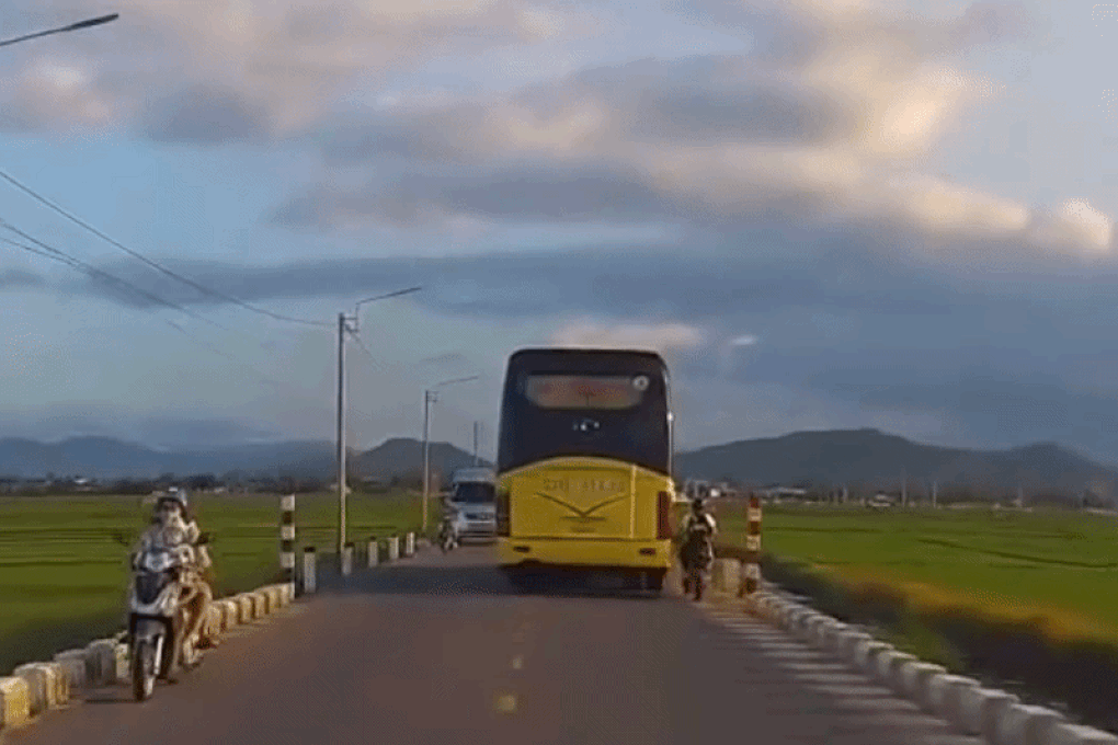 Làm rõ xe khách va chạm với học sinh lớp 6 rồi tiếp tục di chuyển - 1