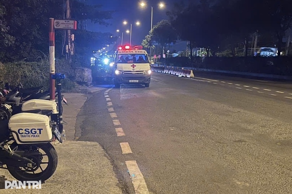 Người đàn ông chết cháy gần trạm xe buýt ở TPHCM - 2