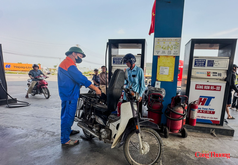 Sau 2 ngày triển khai đồng loạt xăng E10 (sớm hơn một tháng so với lộ trình dự kiến), hoạt động cung ứng diễn ra thông suốt và ổn định.