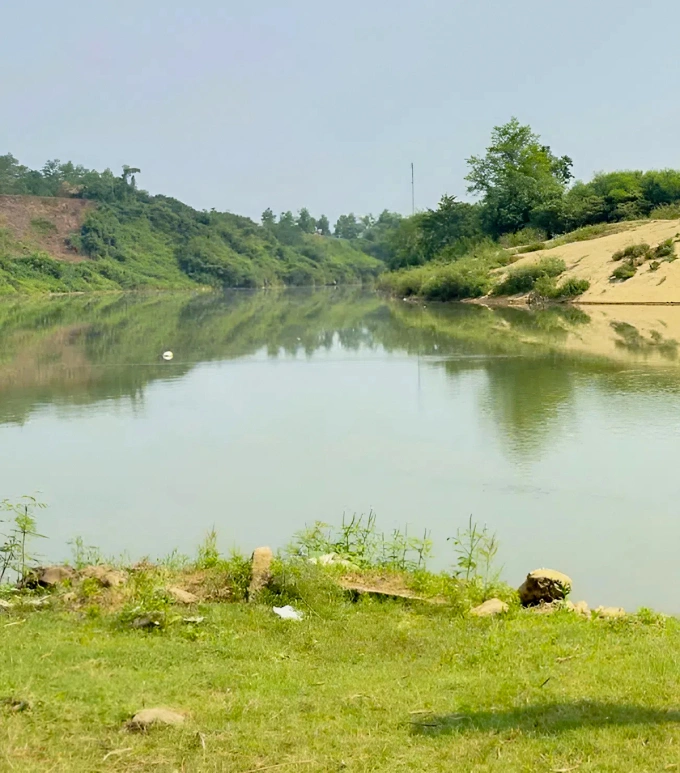 Một khe nước nằm trong trang trại ở khu vực Hương Khê. Ảnh: Hùng Lê
