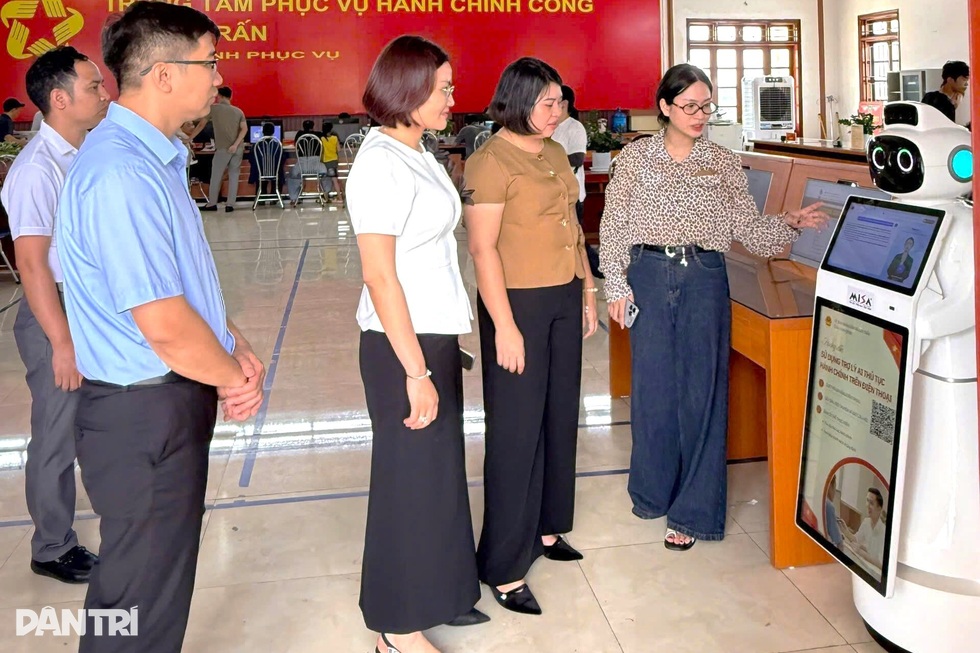 Robot AI hỗ trợ giải quyết thủ tục hành chính khiến người dân bất ngờ - 6