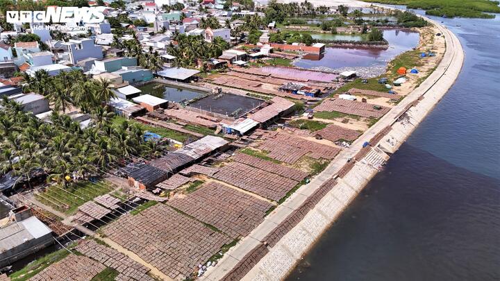 Cận cảnh nơi nước đen kịt, hôi thối vừa bị Chủ tịch tỉnh Gia Lai chỉ đạo xử lý