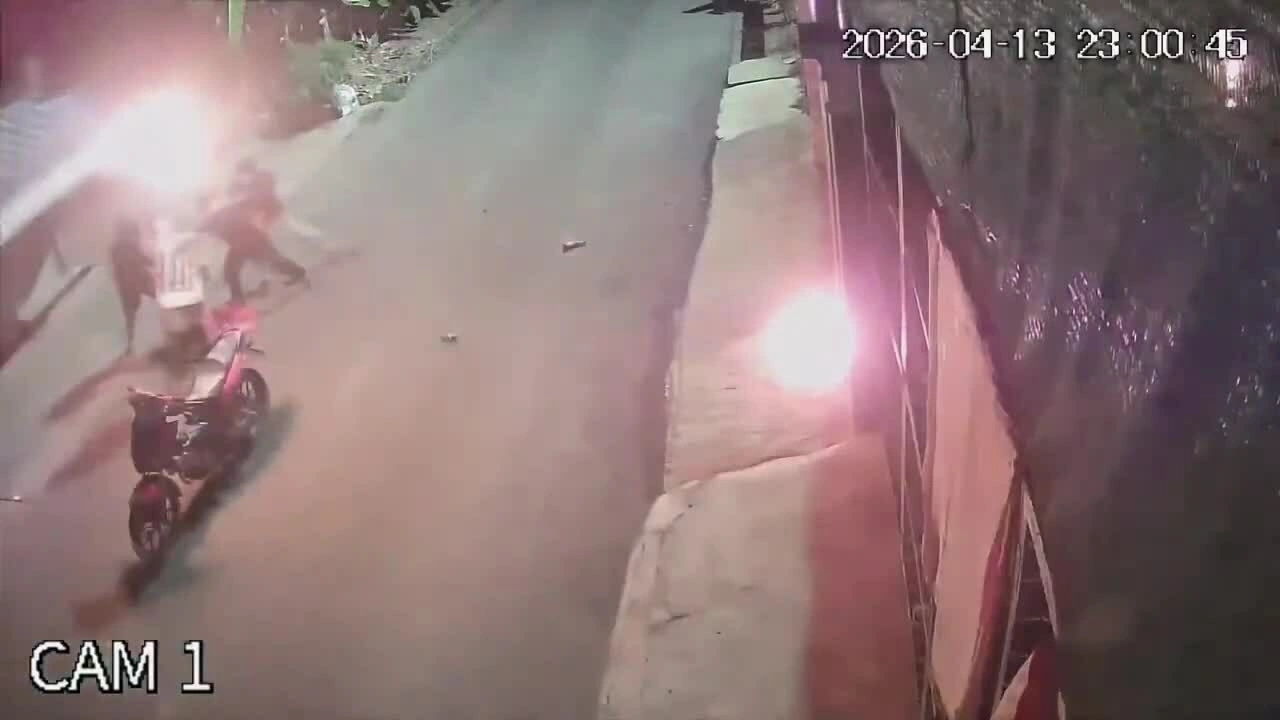 Nhóm thanh niên ném bom xăng vào nhà dân