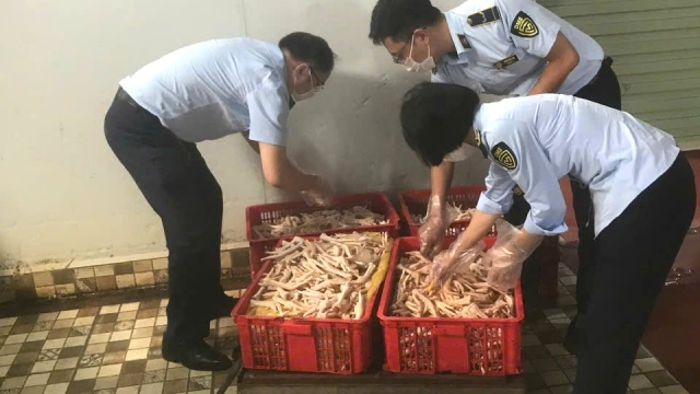 Ninh Bình kịp thời ngăn chặn hơn 200kg chân gà vi phạm