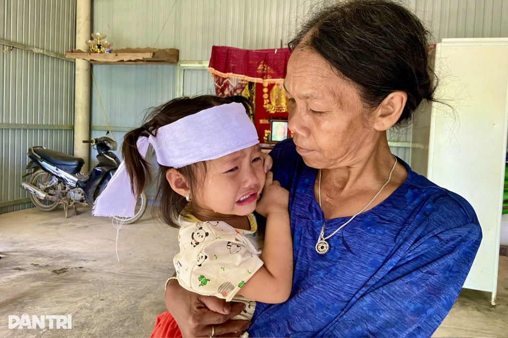 Bốn trẻ thơ không còn tiếng mẹ gọi sau bi kịch gia đình - 2