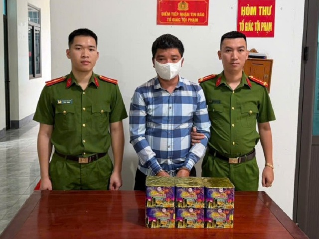 Đối tượng Phan Văn Sỹ cùng số tang vật bị phát hiện, thu giữ.