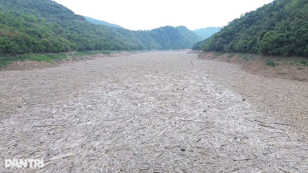 “Ma trận rác bao phủ lòng hồ thủy điện lớn nhất Nghệ An - 2