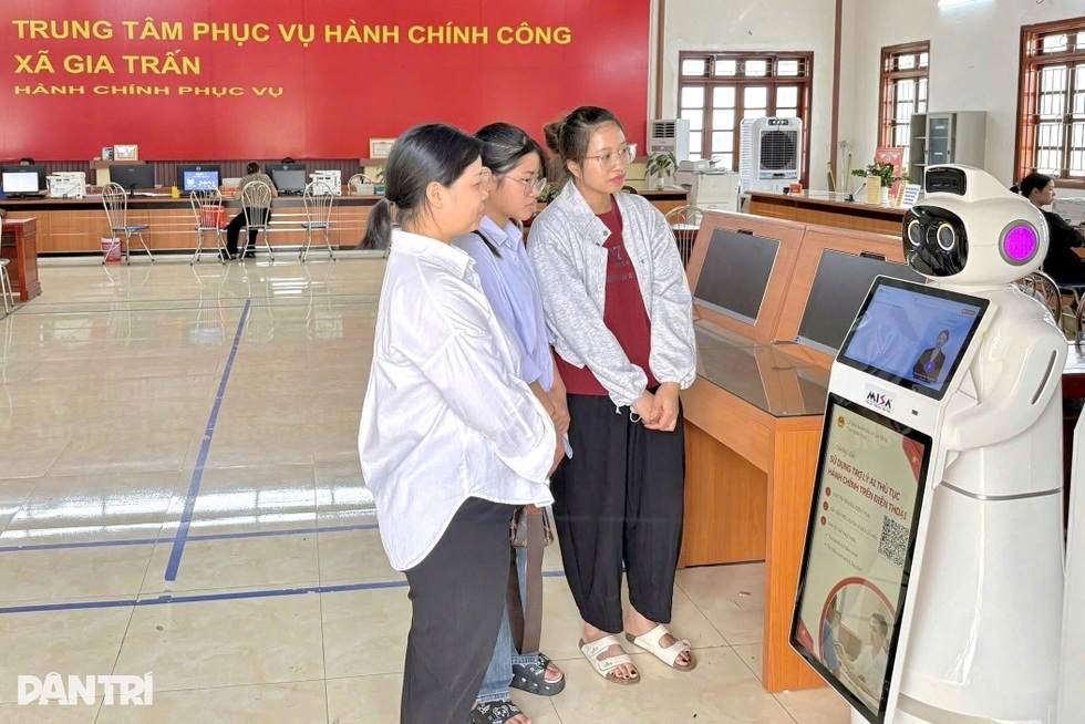 Robot AI hỗ trợ giải quyết thủ tục hành chính khiến người dân bất ngờ - 4