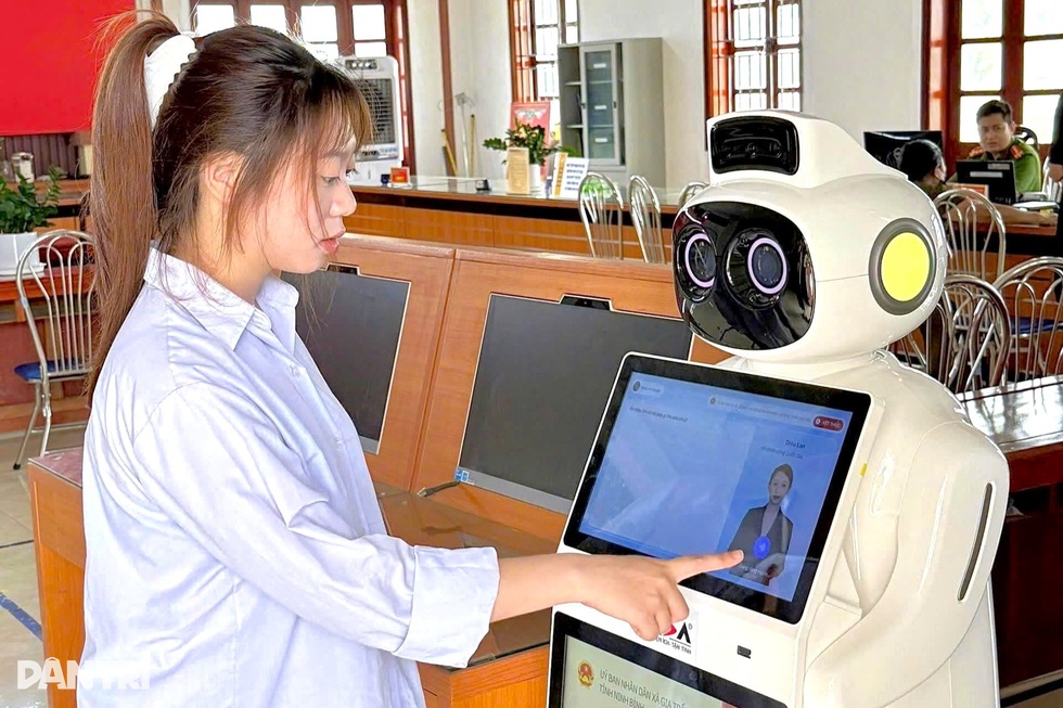 Robot AI hỗ trợ giải quyết thủ tục hành chính khiến người dân bất ngờ - 3