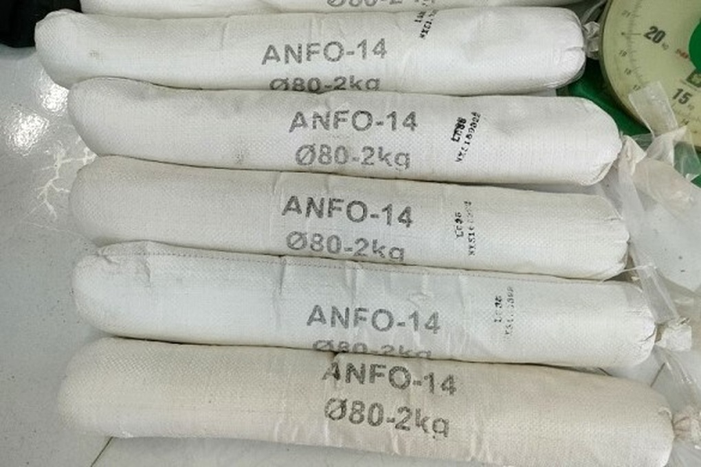 15 bao tải ghi thuốc nổ ANFO nằm trong kho một mỏ đá bỏ hoang - 1