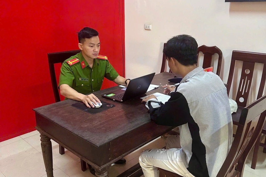 Xác minh người đàn ông hành hung phụ nữ tại quán bi a - 2