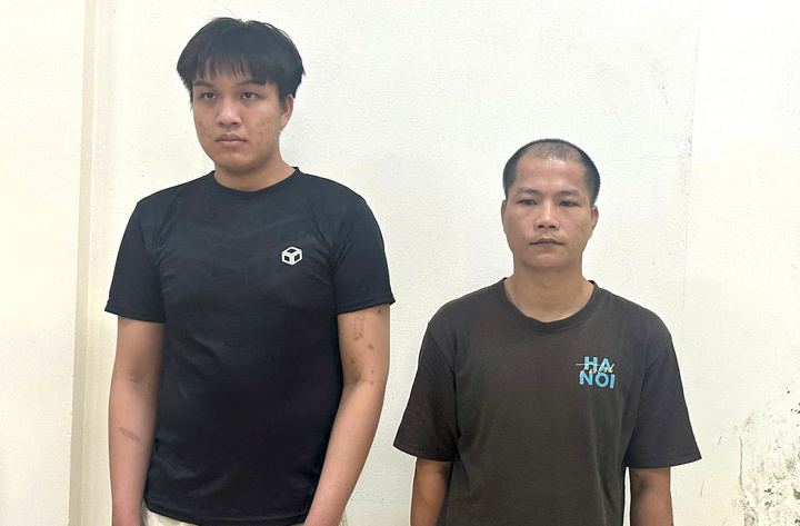 Lê Anh Kiên và Nguyễn Văn Tiền tại cơ quan công an.
