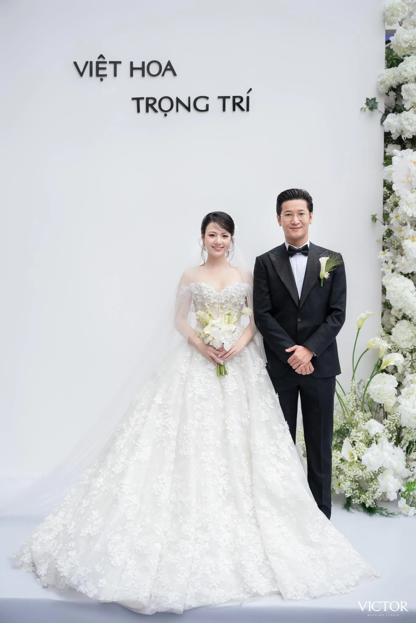 Đám cưới nữ diễn viên quê Lào Cai gây sốt với sự góp mặt của loạt sao VTV nổi tiếng