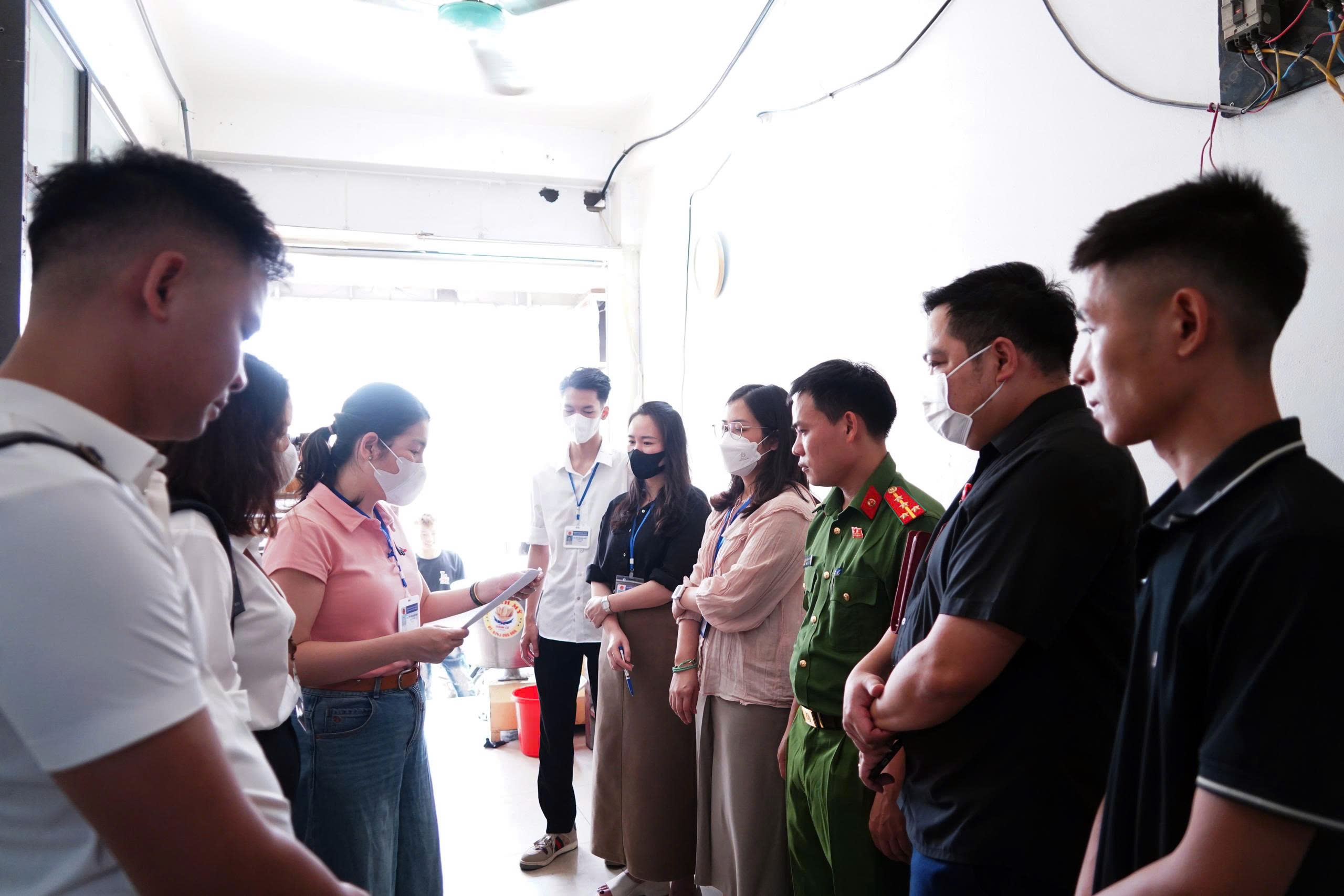 Phường Chương Mỹ kiểm tra, xử phạt vi phạm an toàn thực phẩm đối với hộ kinh doanh Nguyễn Hoài Nam- Ảnh 2.