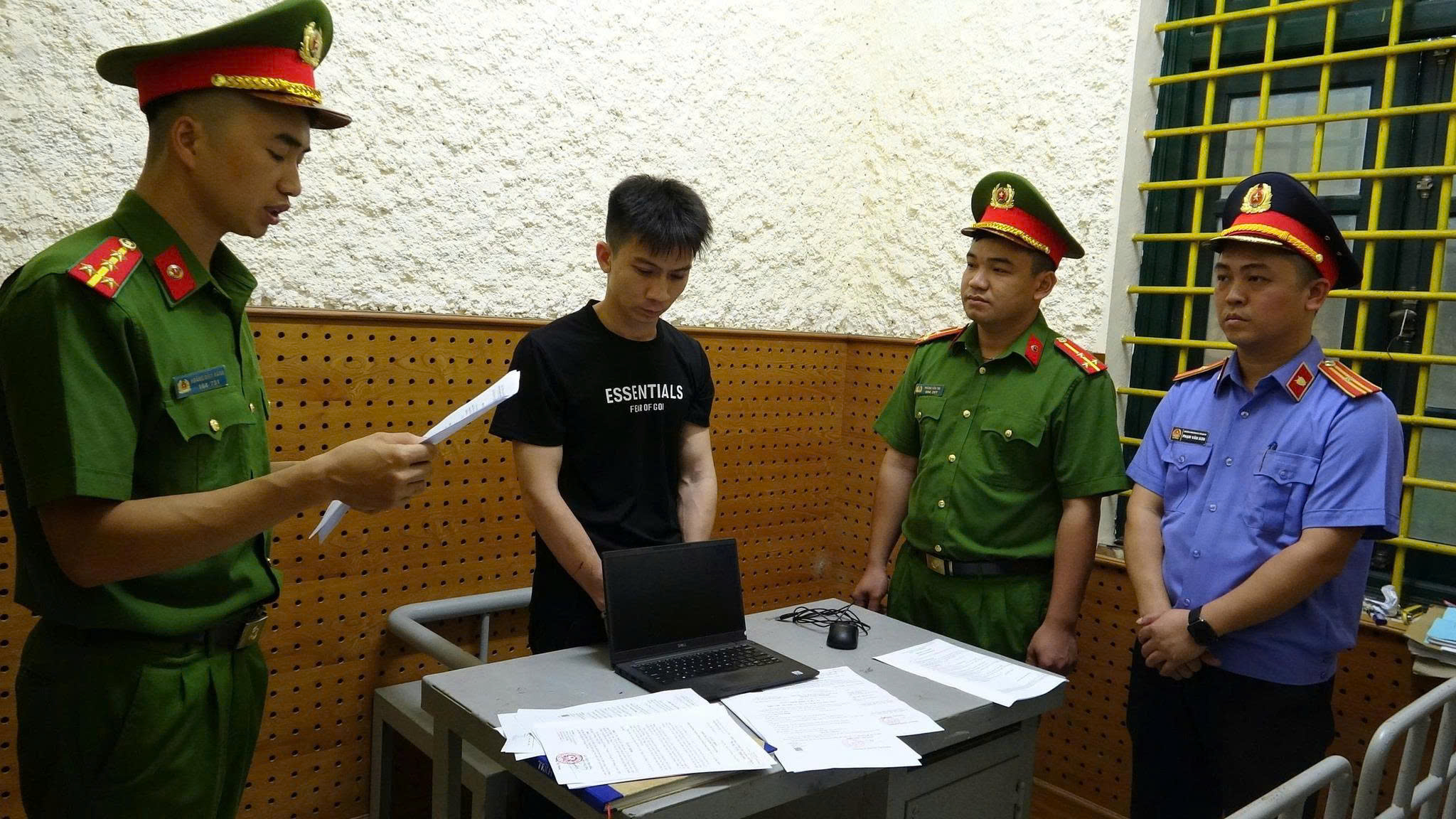Khởi tố "Thánh nổ" gây rối trật tự công cộng ở chợ phiên Lạng Sơn- Ảnh 2.