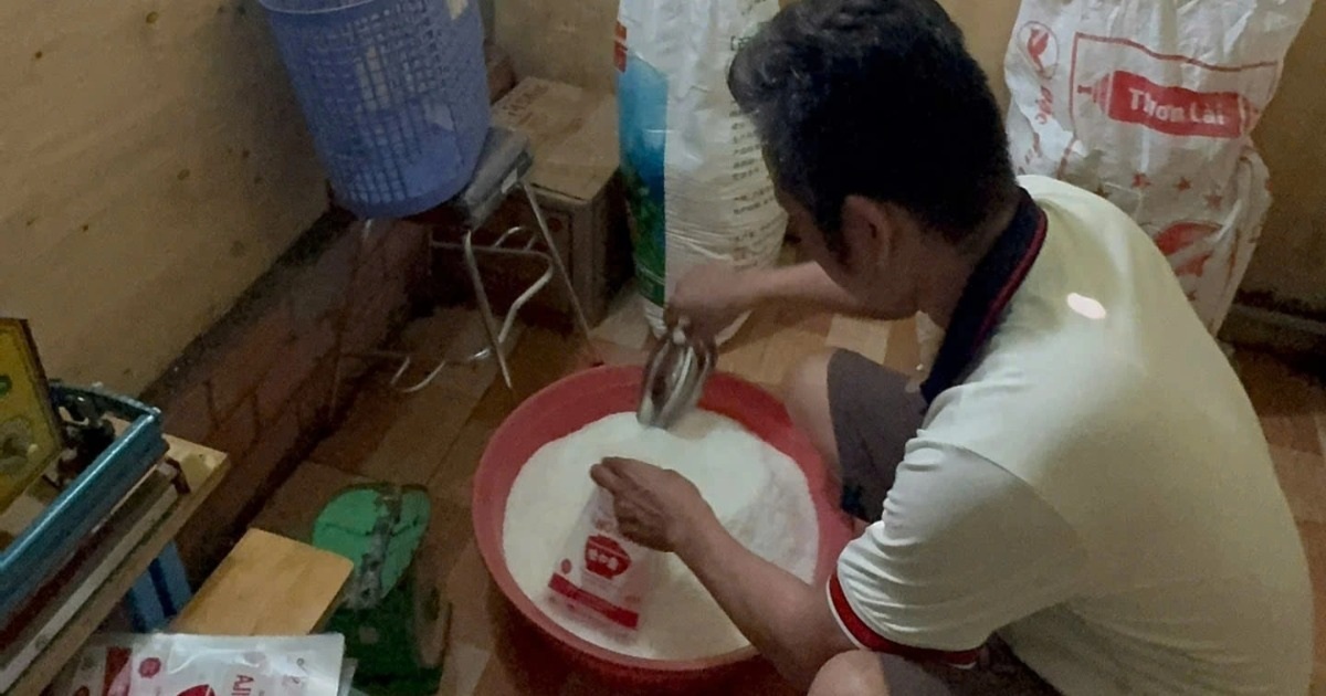 Bắt giam 3 người sản xuất 4 tấn bột ngọt giả nhãn hiệu Ajinomoto ở TPHCM