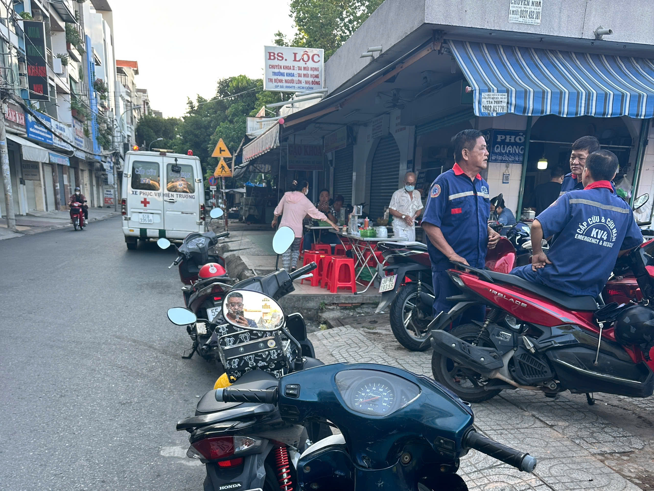 TP.HCM: Tài xế xe ôm tử vong trong chợ Bàu Cát- Ảnh 1.