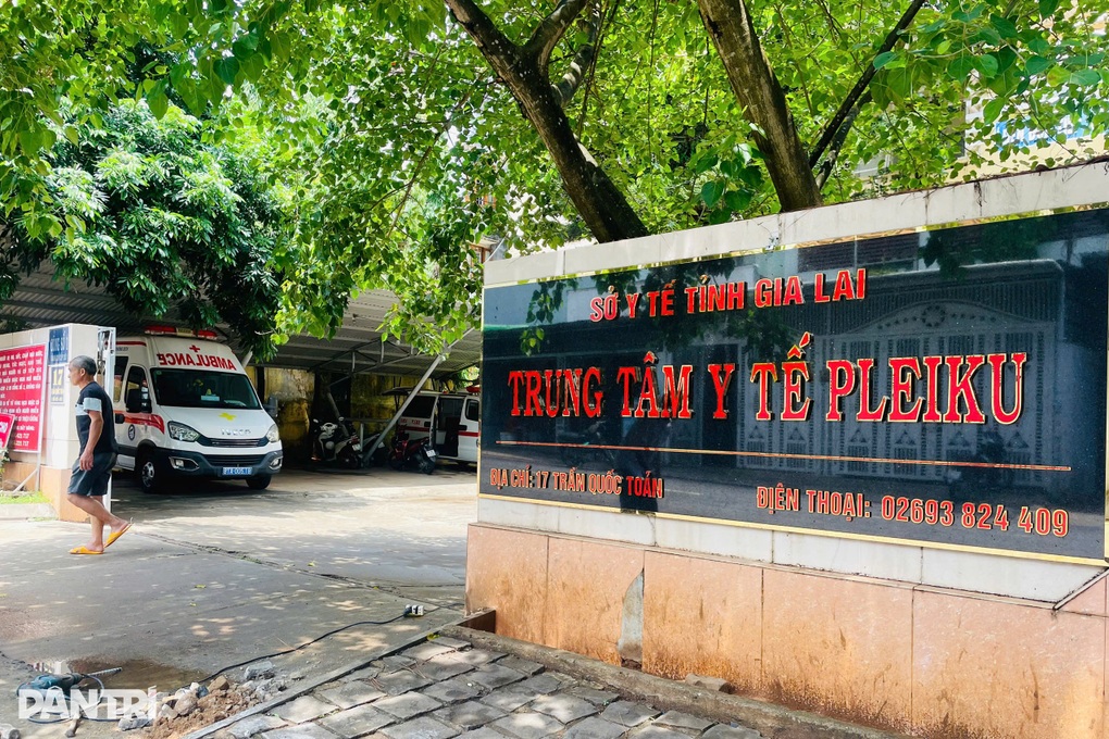 Thanh niên đập phá hàng loạt thiết bị ở trung tâm y tế - 2