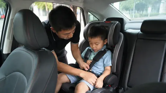 Bắt buộc lắp ghế an toàn cho trẻ em trên ô tô từ 1/7: Người dân loay hoay trước giờ G