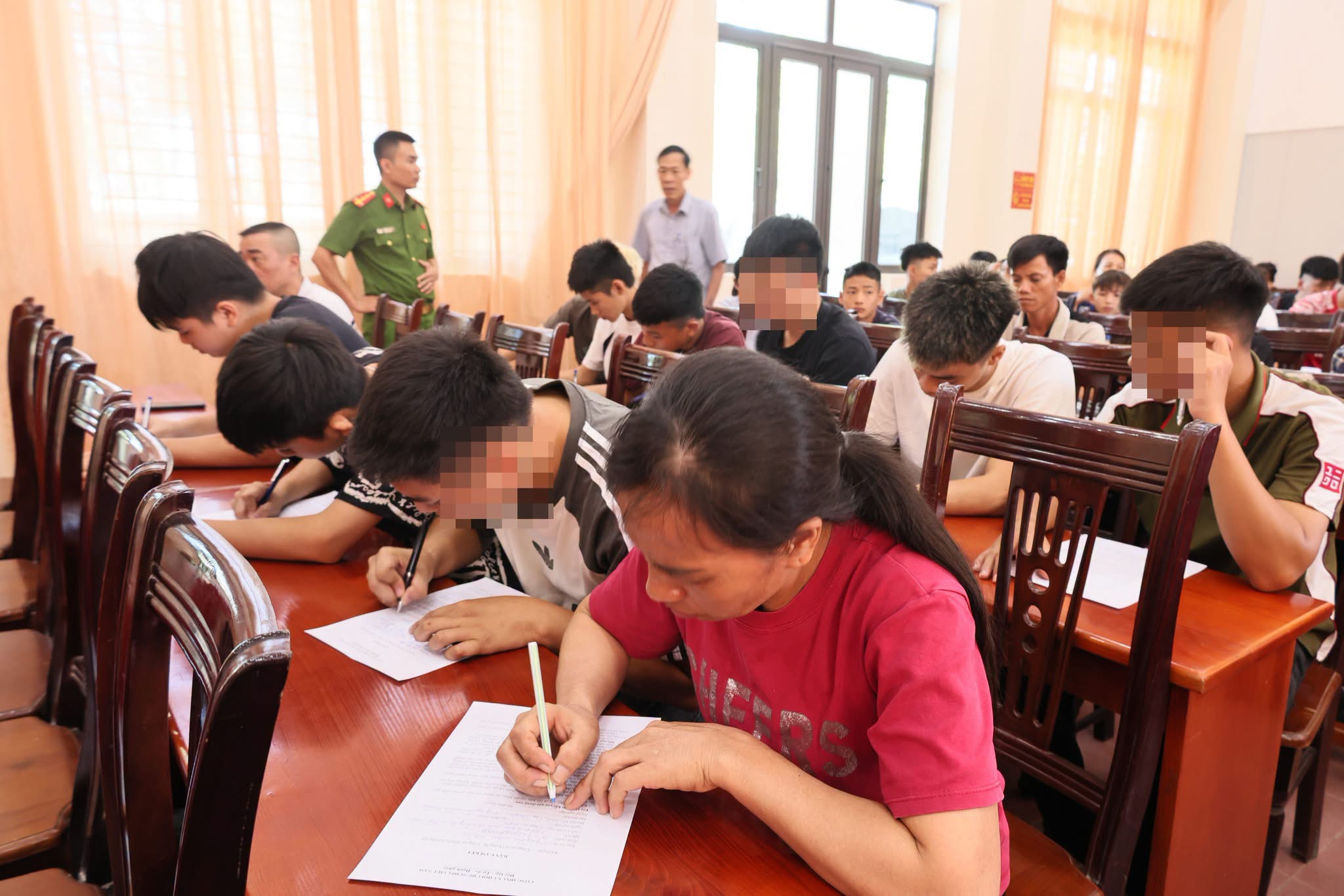 KÝ CAM KẾT PHỐI HỢP QUẢN LÝ, GIÁO DỤC THANH THIẾU NIÊN – CHUNG TAY PHÒNG NGỪA VI PHẠM PHÁP LUẬT TỪ SỚM, TỪ XA