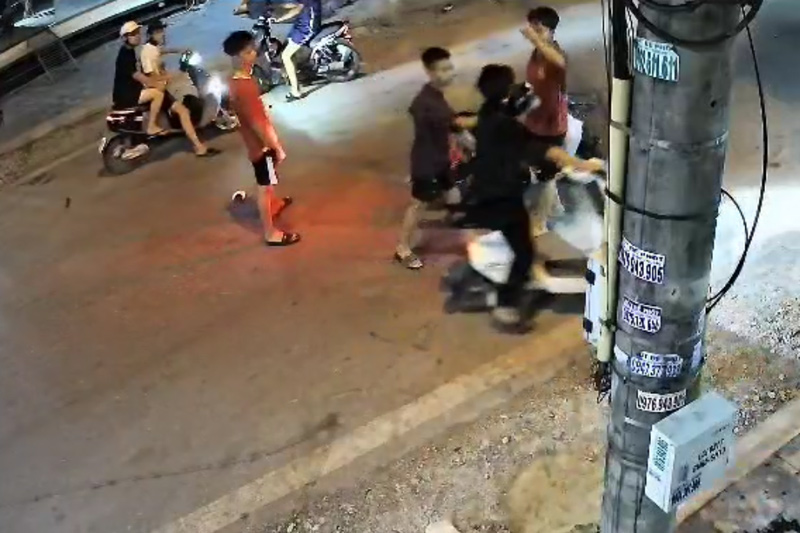 Người nhà mong muốn có chế tài pháp luật xử lý, răn đê phù hợp để hành vi này không tái diễn. Ảnh cắt từ clip