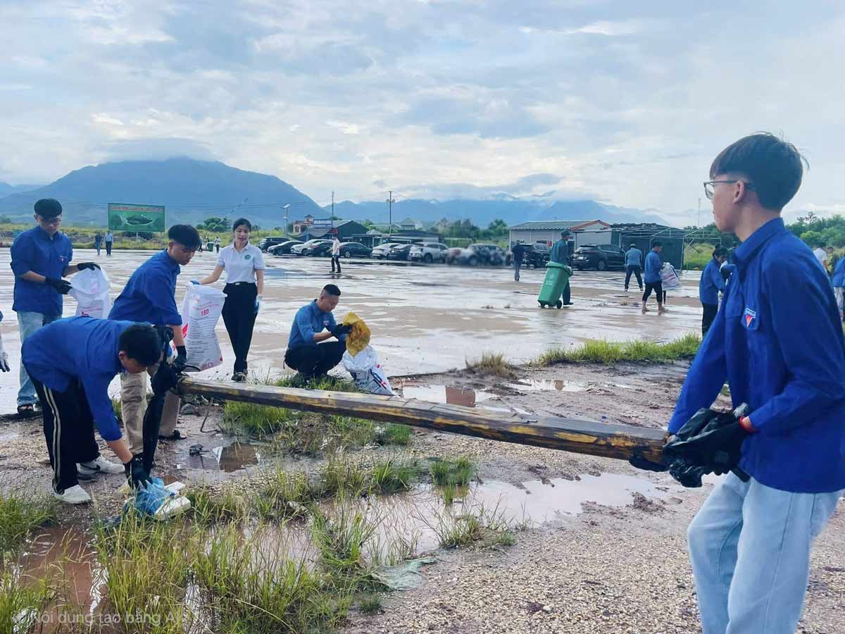 Thanh niên xã Đường Hoa ra quân vệ sinh môi trường. Ảnh: MTTQ xã Đường Hoa